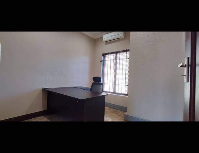 318M² BUILDING FOR SALE IN ROOIHUISKRAAL